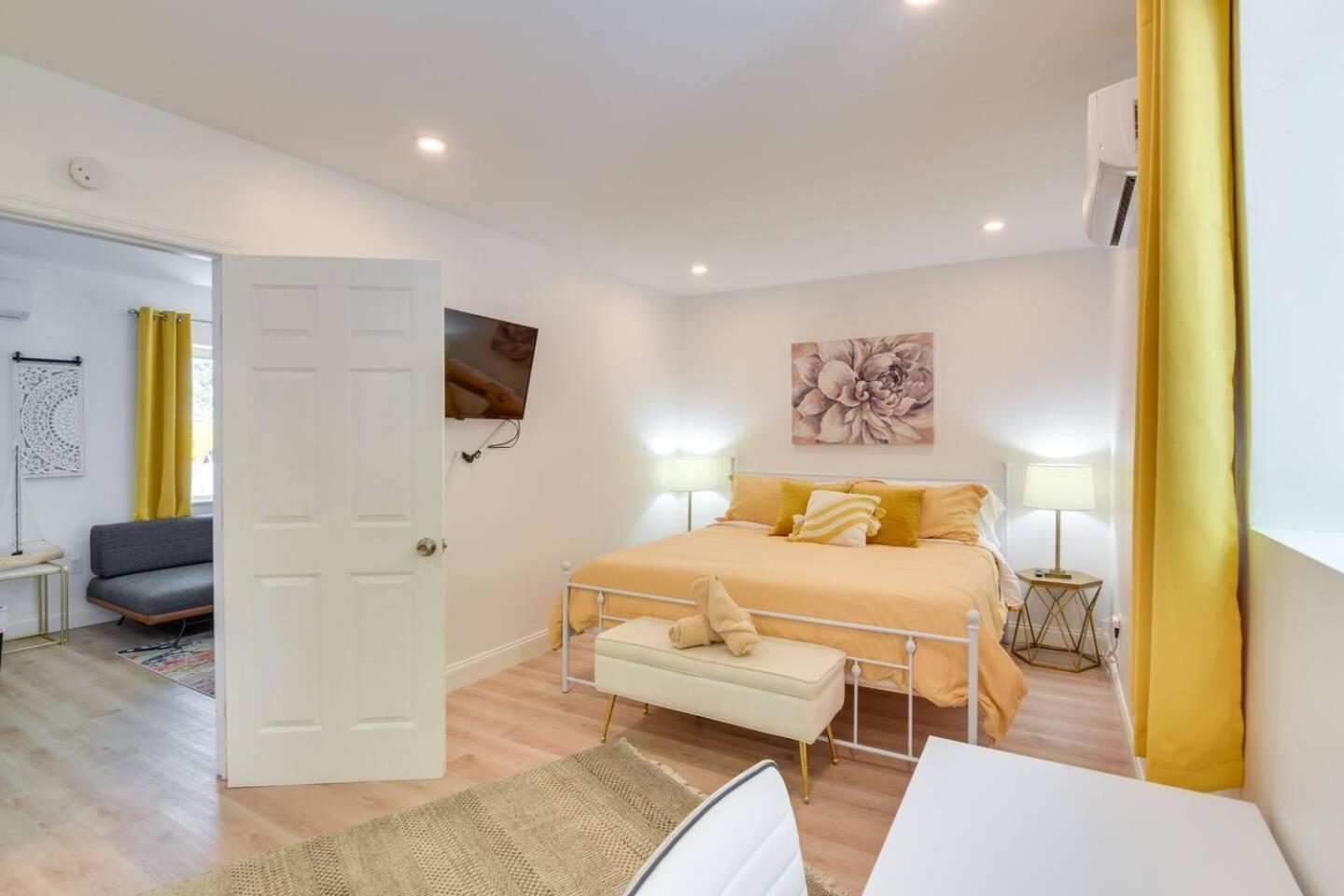 Beautiful Casita With King Bed And Private Patio Close To Calle 8, Mia Airport, Coral Gables Miami Zewnętrze zdjęcie